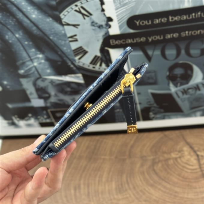 2025228Y 220P182144373